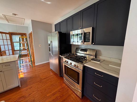 2nd image of 19-21 Pearl Ave #1