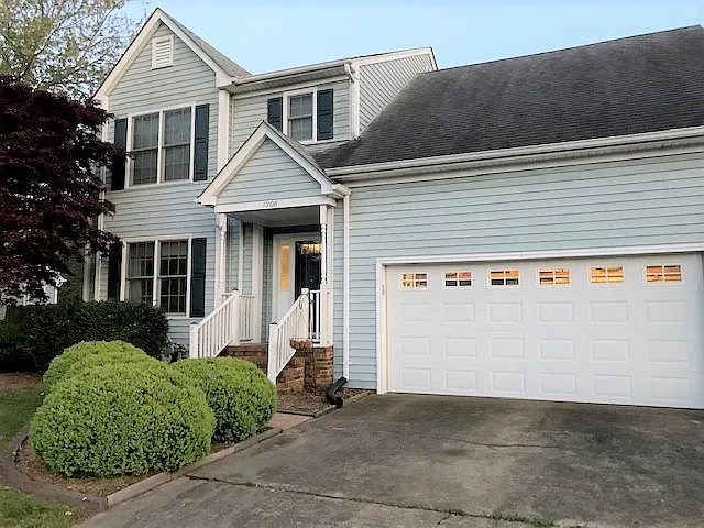 1208 Priscilla Ln — Photo 2