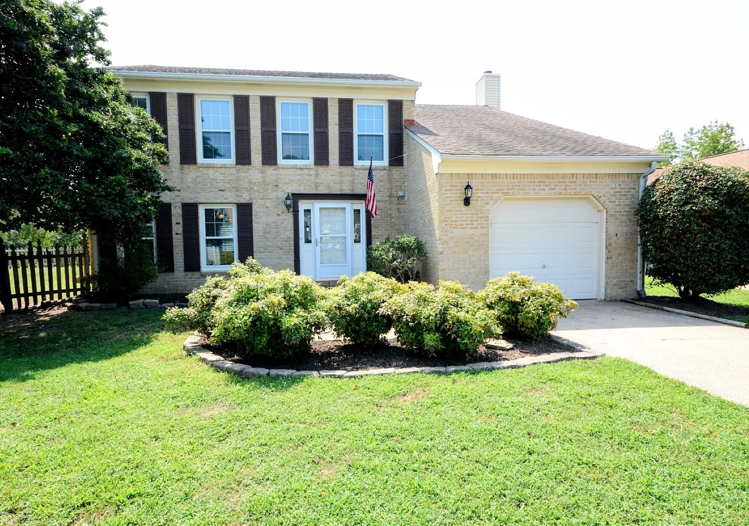 4 bed, 2.5 bath, 1932 sqft, $3,500 — Photo 2