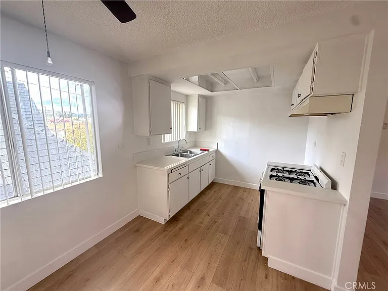 469 W Oliver St #3 — Photo 7