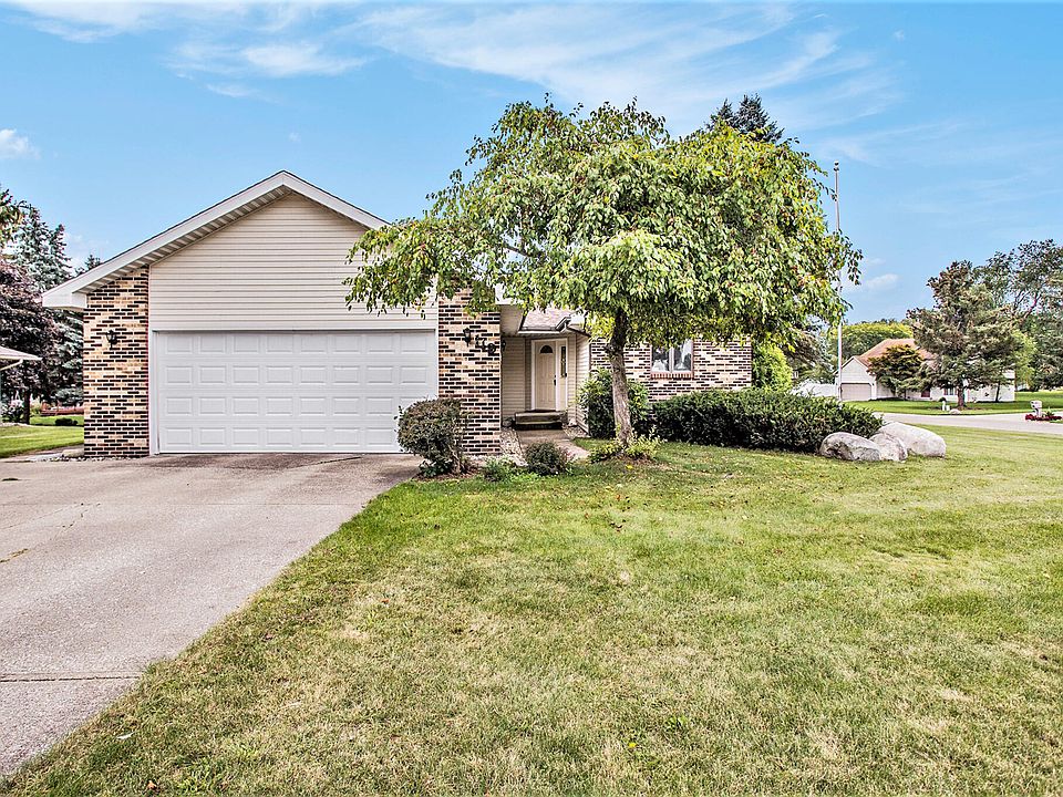 1st image of 119 Jacaranda Dr