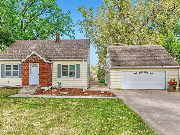 2643 Stillwater Rd E, Maplewood, MN 55119