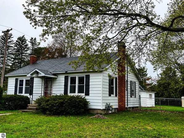 212 Lincoln St, Kalkaska, MI 49646