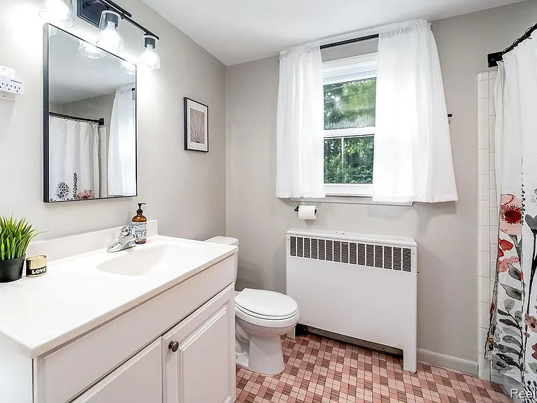 165 Bowers St — Photo 15