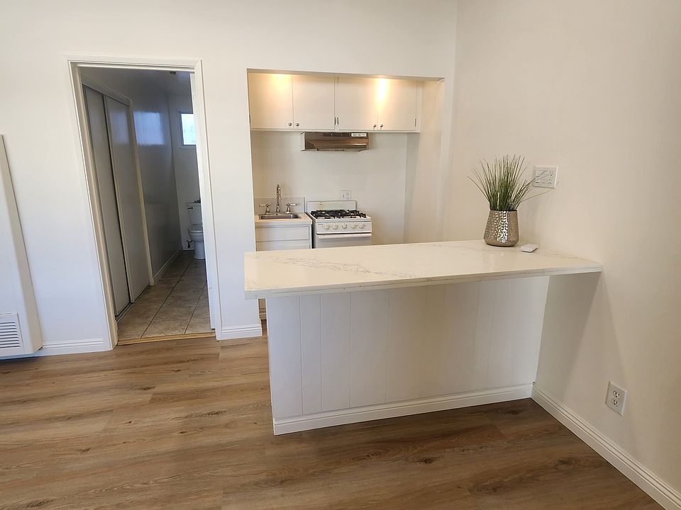 Kitchenette and Dining/ Counter Top