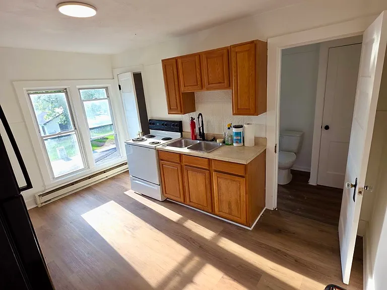 501 Dixon Ave #4 — Photo 4