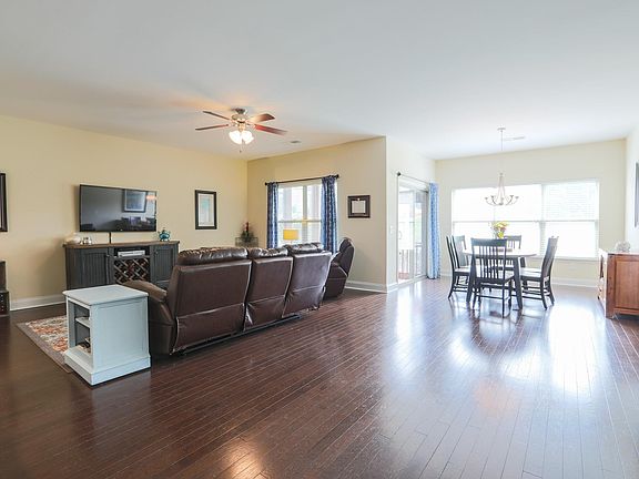 4th image of 169 Irvine Ln