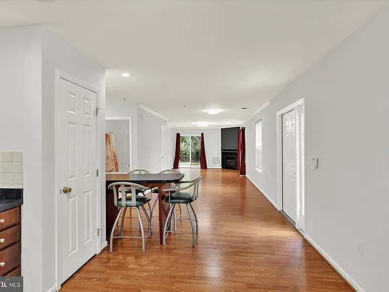 182 Christine Dr — Photo 7