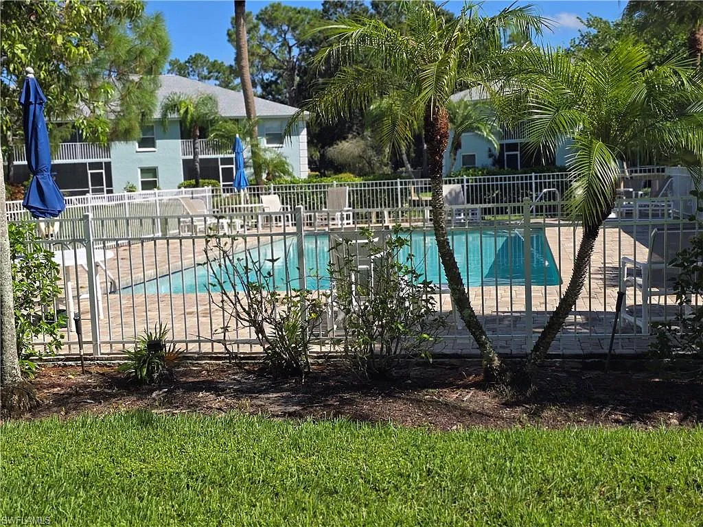 3 bed, 2.0 bath, 1281 sqft, $1,900 — Photo 2
