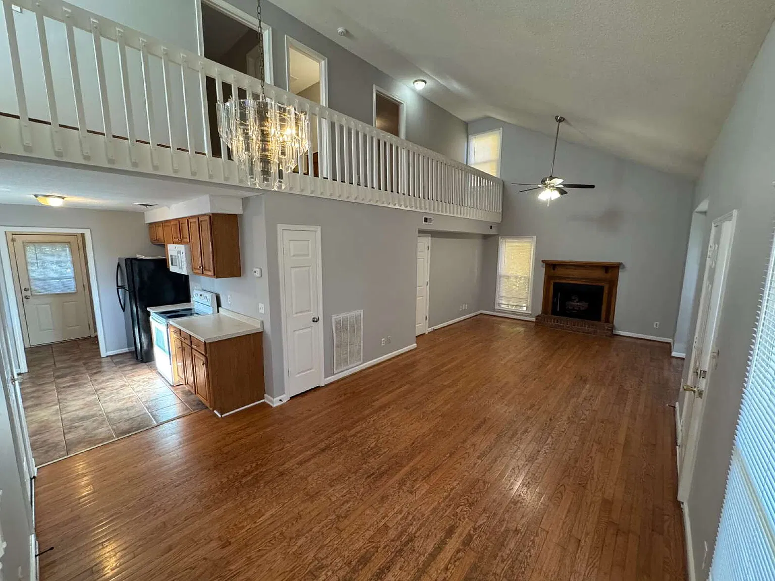 3 bed, 2.0 bath, 1612 sqft, $1,695 — Photo 3