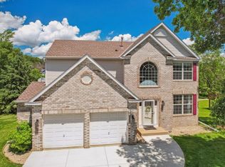 2722 Autumn Woods Dr, Chaska, MN 55318