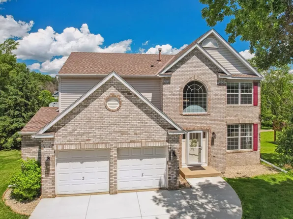 2722 Autumn Woods Dr, Chaska, MN 55318