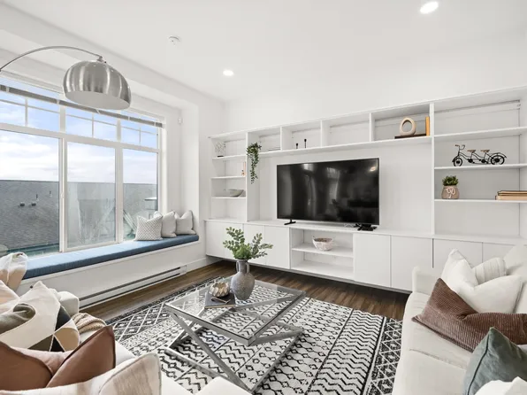 3552 Victoria Dr #16, Coquitlam, BC V3E 0N7