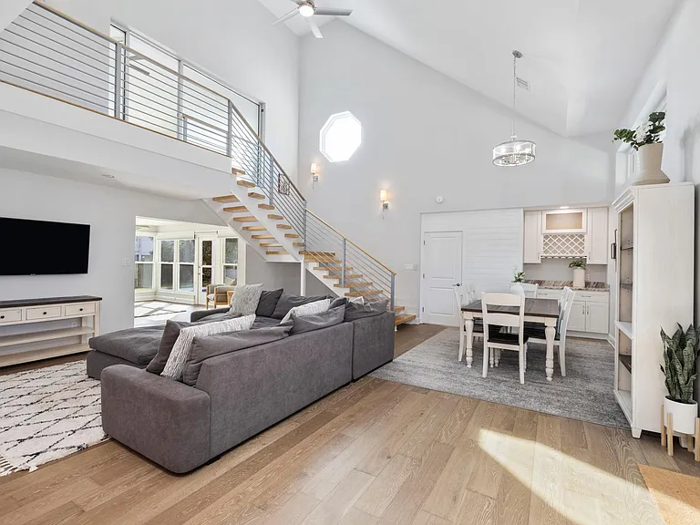 430 Island Cir — Photo 34