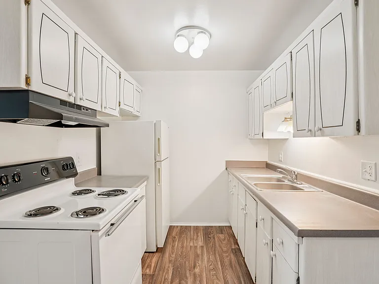 Outer Drive Manor Apartments — Photo 59
