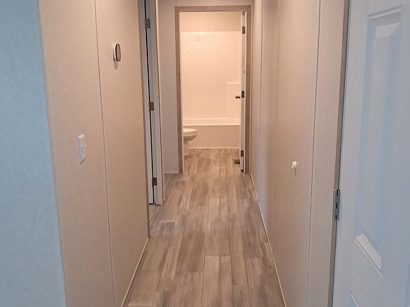 5th image of 909 Charles Ln #184