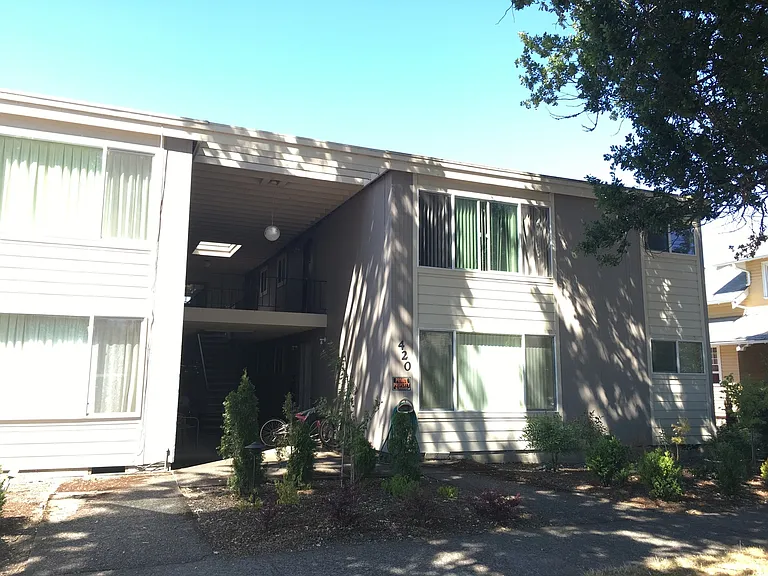 Greenwood Apartments — Photo 14