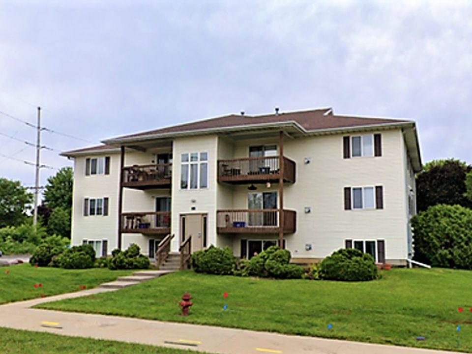 1st image of 10 Village Dr