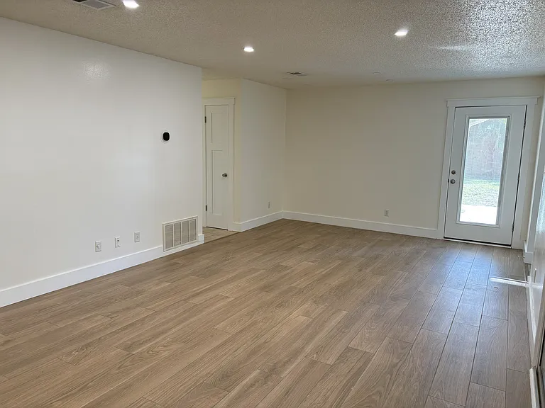 4017 Baywoods Dr — Photo 4