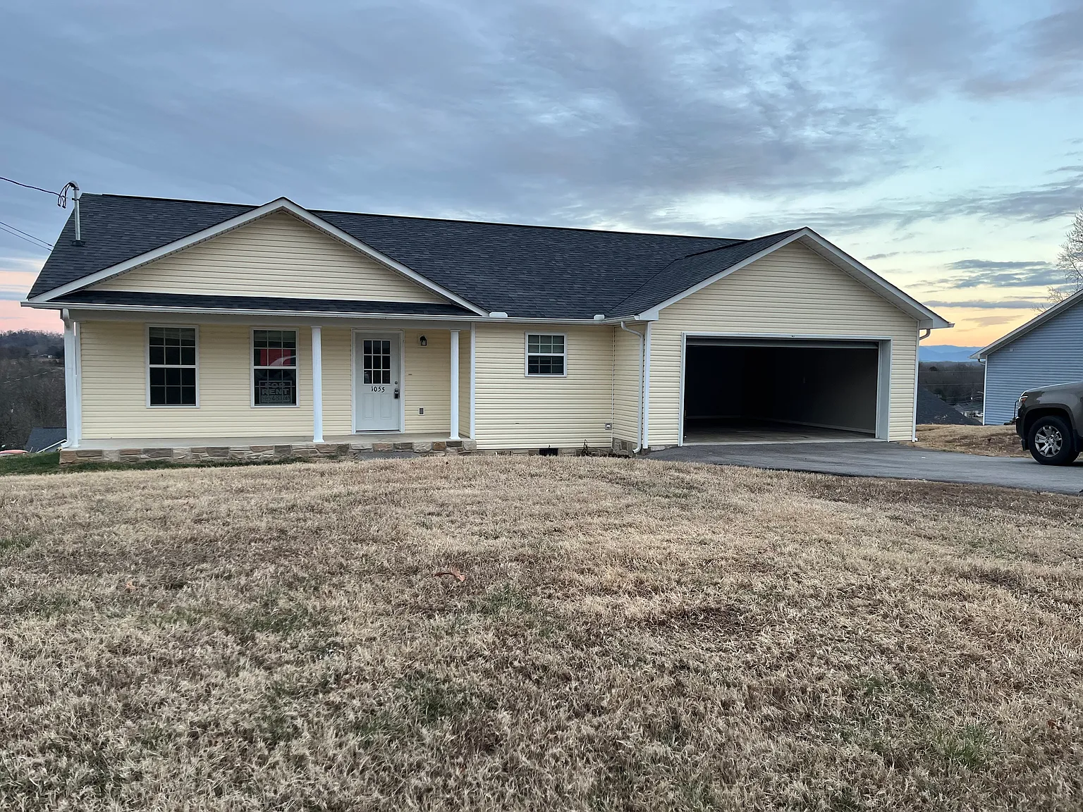 3 bed, 1354 sqft, $1,600 — Photo 1