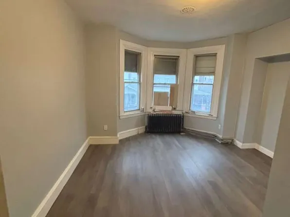 2033 W Atlantic St, Philadelphia, PA 19140