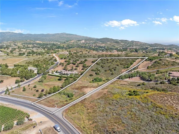 1 Avenida La Cresta #B, Murrieta, CA 92562