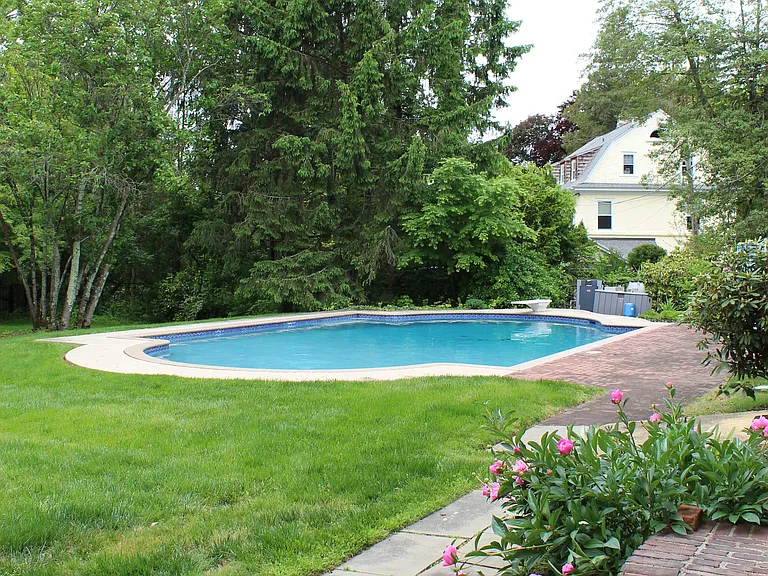 Beautiful in-ground pool