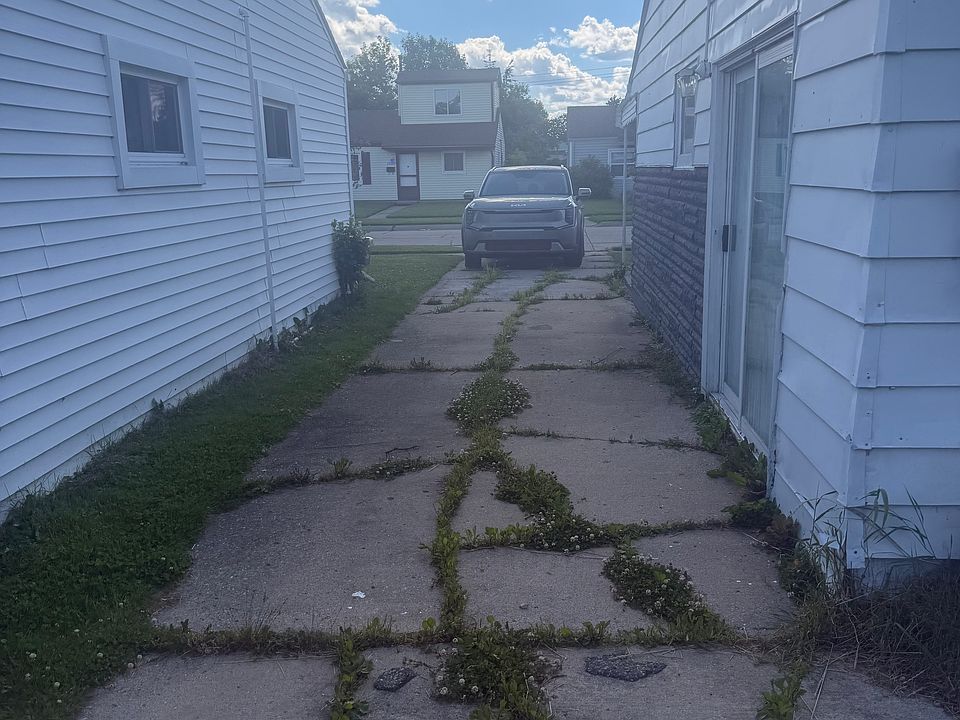 1st image of 28368 Rosemont St #1