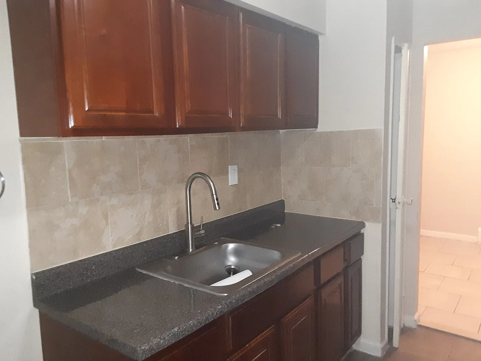 2 bed, 1000 sqft, $2,100 — Photo 2