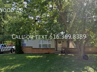 12900 Renwood Dr, Holland, MI 49424