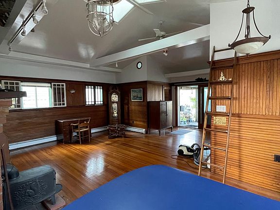 5th image of 144 Tafts Ave