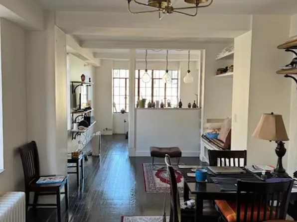 320 East 42nd Street image 4 of 5