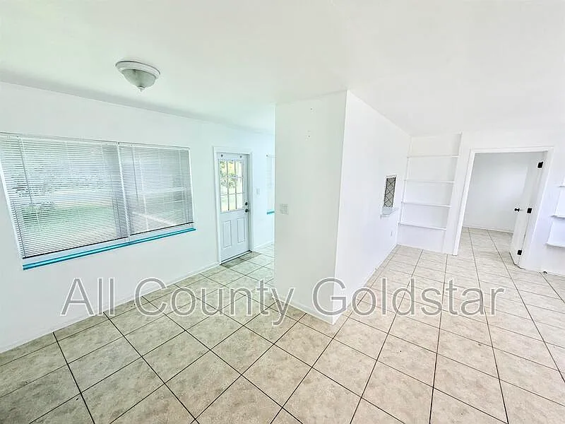 3 bed, 1.0 bath, 998 sqft, $1,350 — Photo 4