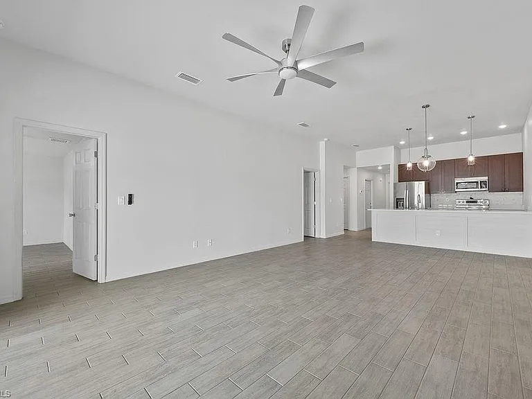 3429 SW 8th Ct — Photo 12