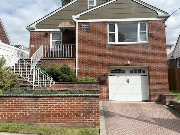 748 Stewart St, Ridgefield, NJ 07657