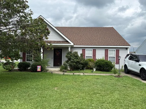 1233 Blue Rug Rd, Rocky Mount, NC 27801