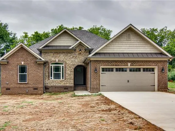 305 Sunny Side Dr, Chapel Hill, TN 37034