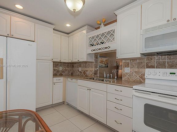 3rd image of 4270 NW 40th St APT 201