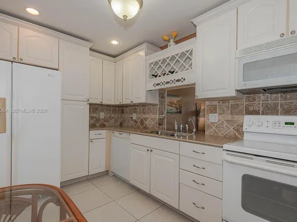 4270 NW 40th St APT 201, Fort Lauderdale, FL 33319