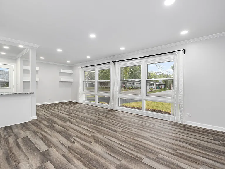 388 Nancy Ln — Photo 7