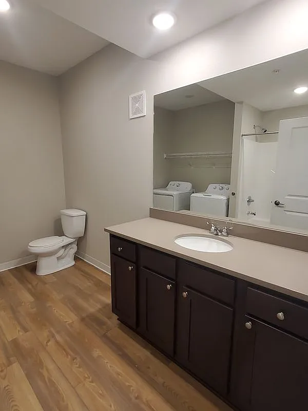 2 bed, 2.0 bath, 991 sqft, $1,387 — Photo 3