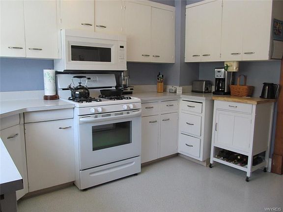 5th image of 80 Huntington Ct