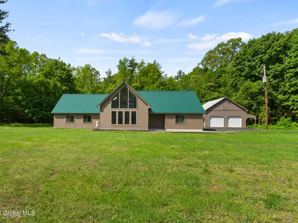 19 Courtney Lane, Queensbury, NY 12804