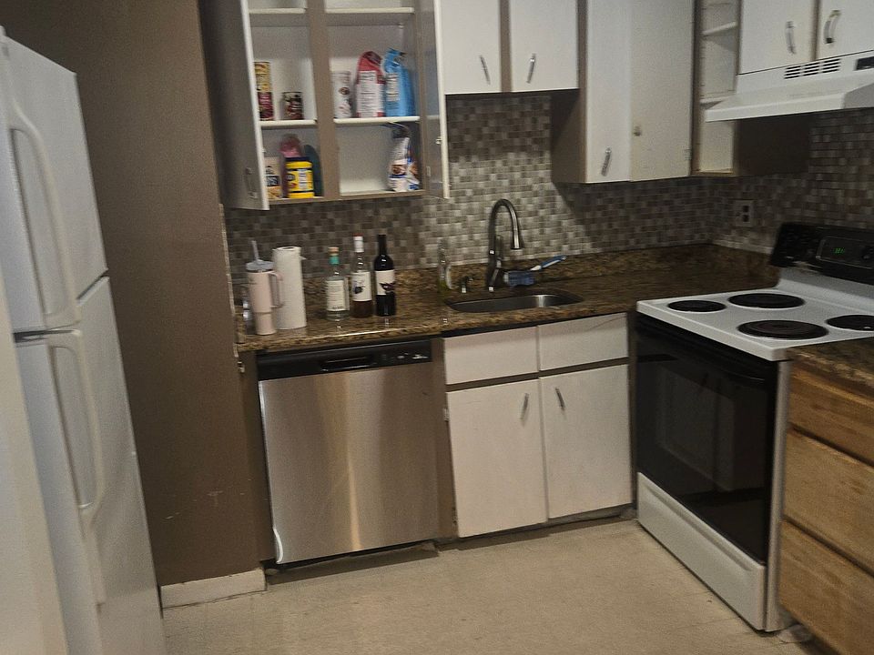 1st image of 10 Scottfield Rd APT 12