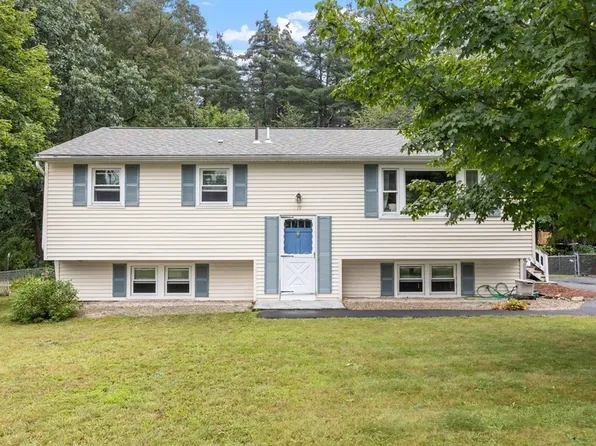 19 Pine St, Pepperell, MA 01463