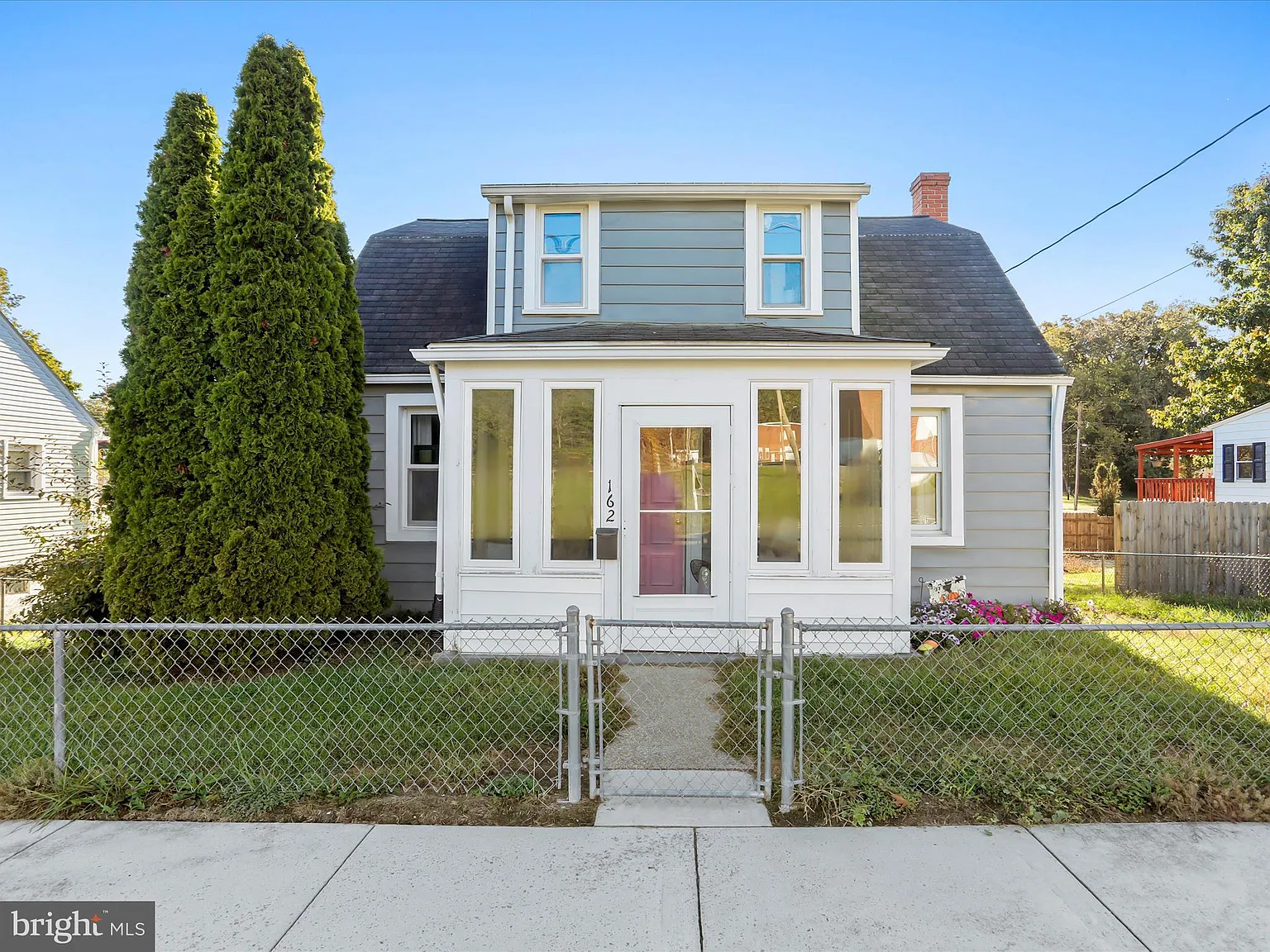 162 School St photo 1