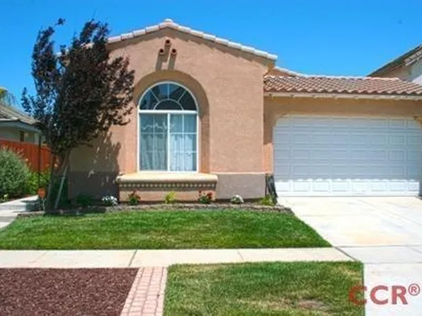 935 W Burgundy Ct, Santa Maria, CA 93458