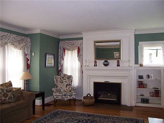 Beautiful built - ins