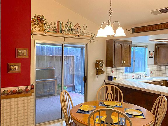 5th image of 2416 E Tulare Avenue