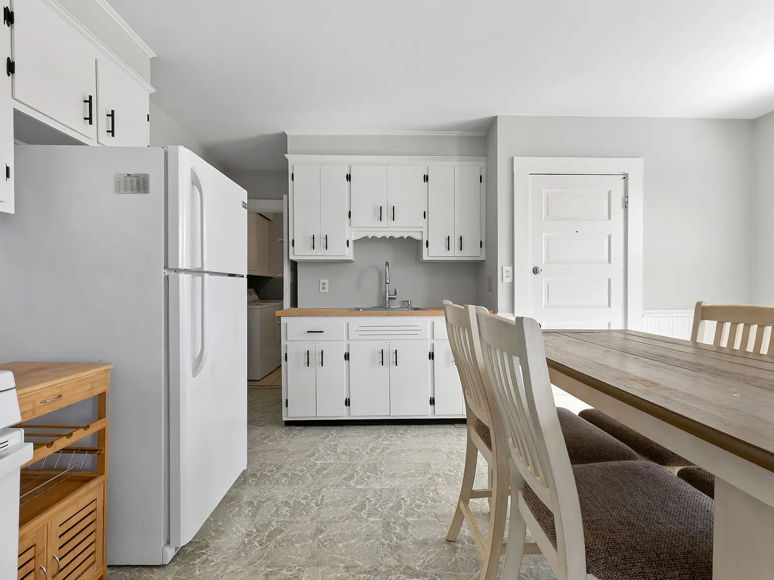 3 bed, 1.0 bath, 1140 sqft, $2,500 — Photo 4